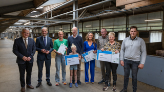Op de foto v.l.n.r. Gert Harm ten Bolscher, Maurits von Martels, Nieske en Jeroen Neimeijer, Judith de Rijk, Henk en Alina Udink, Ruben Exterkate